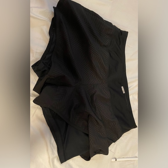 Black athletic shorts - Picture 2 of 4